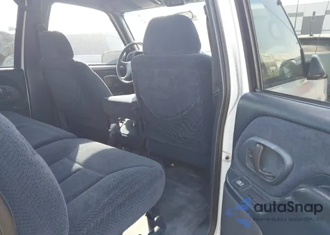 1995 GMC Suburban C1500 из США, поврежденный, VIN 3GKEC16K6SG501988